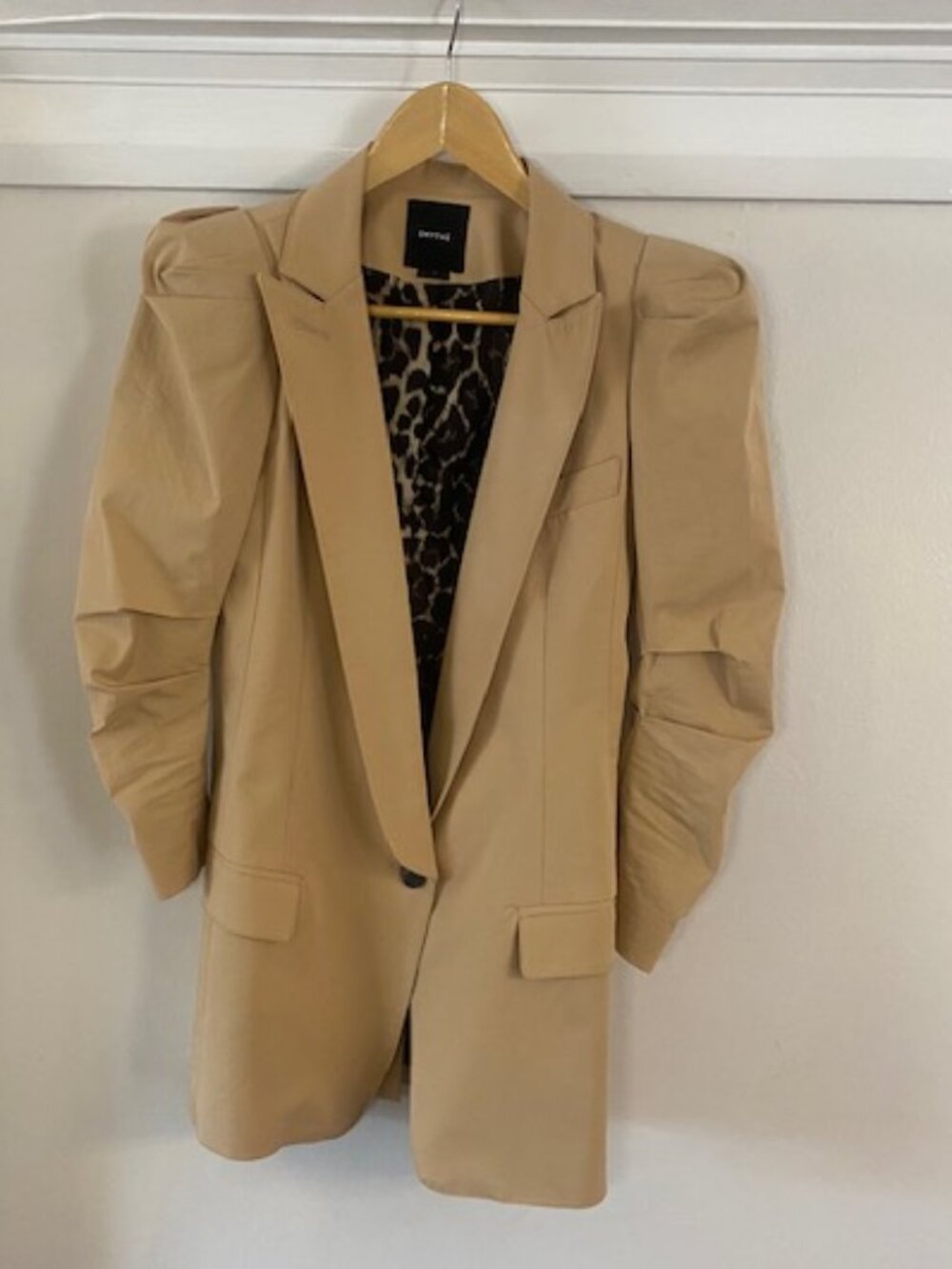 Smythe Blazer Size 2 Camel Pouf shoulder ruched Sleeve Leopard lining